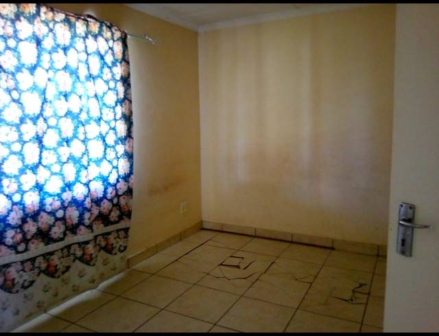 2 BEDROOM HOUSE FOR SALE IN SERALENG